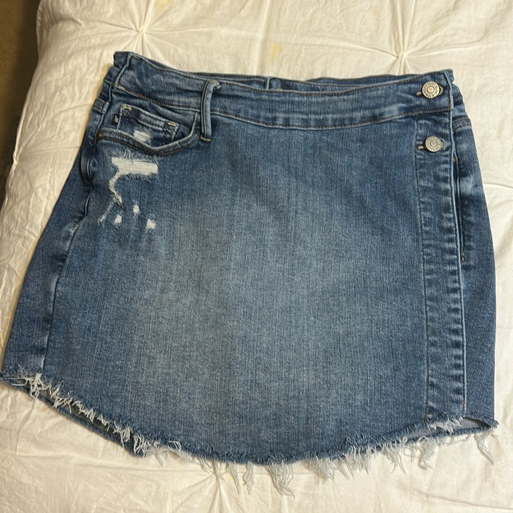 Judy Blue distressed skirt size medium.